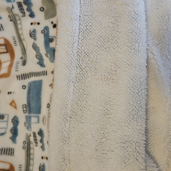 White and Blue Baby Blanket with Born 2025 Embroidery - Picture 2 of 6
